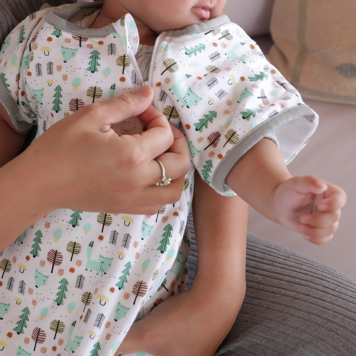 Benefits of a Swaddle Sack versus a Swaddle Wrap Clickyhips Baby Gear